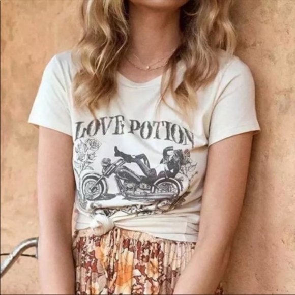Vintage Cream Love Potion Riders & Hunters T-Shirt - Picture 2 of 4